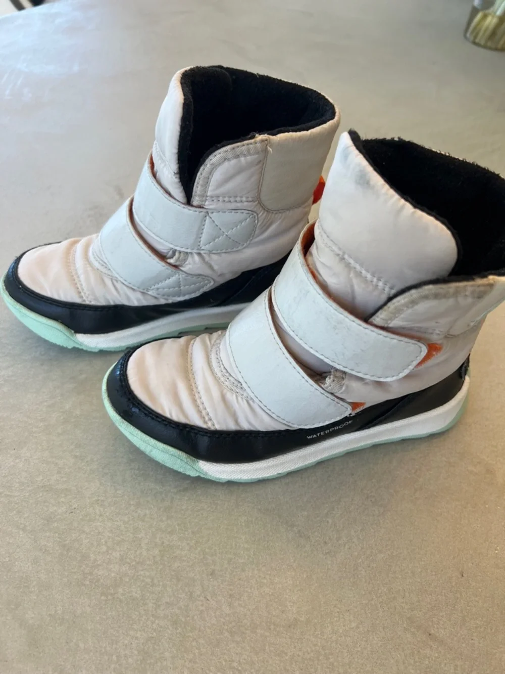 Sorel‎ toddler Whitney II Strap Snow Boots in White, Mint & Orange Size 11
